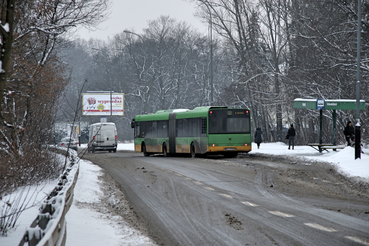 autobus zimą, śnieg na ulicach - Radio Merkury
