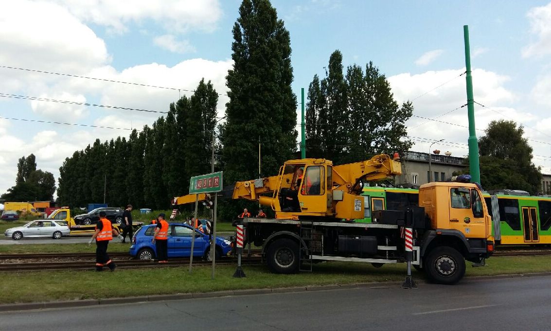 wypadek hetmańska samochód na torowisku tramwajowym - Magdalena Konieczna