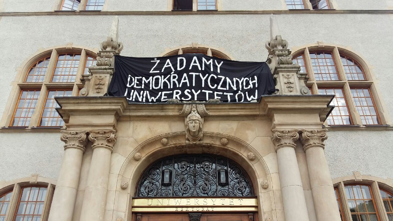 protest uam studenci student sen materac podłoga (2) - Magda Konieczna