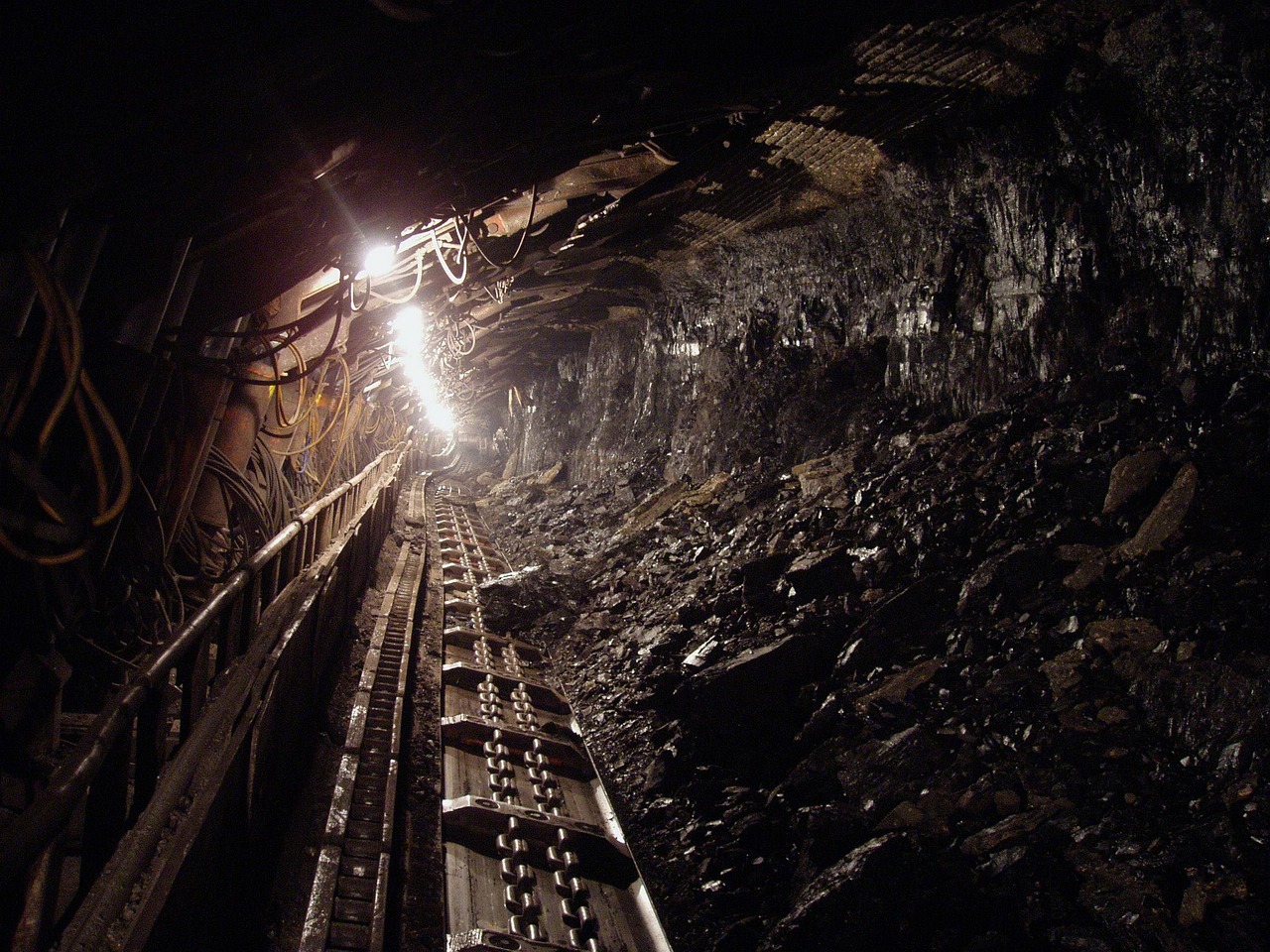 kopalnia górnictwo górnicy węgiel - Pixabay (autor: hangela)