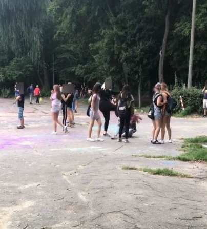 bójka nastolatek nastolatki festiwal kolorów - wtk.pl