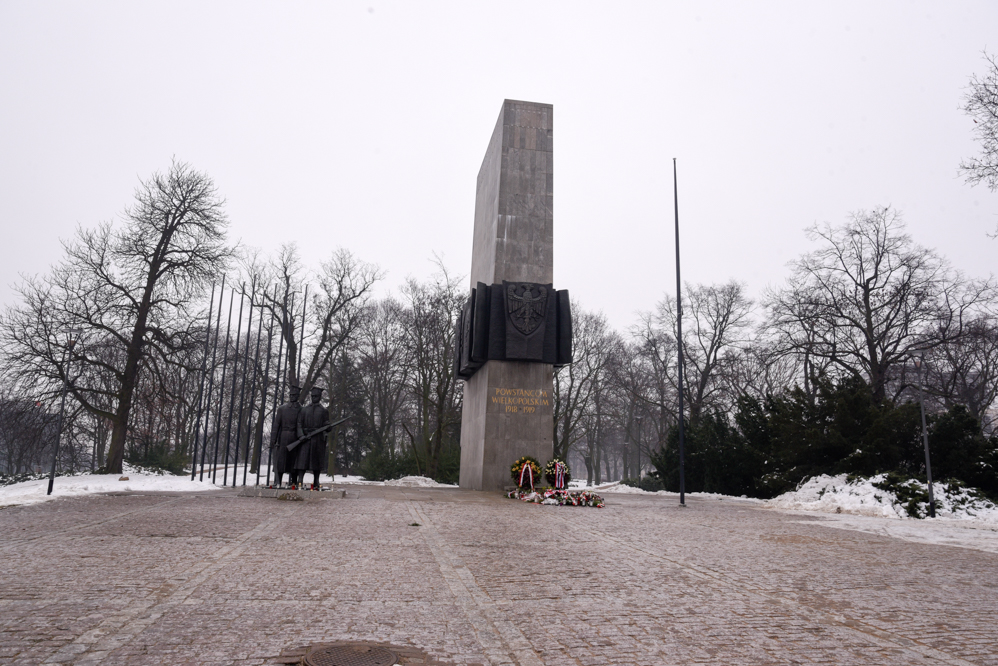 pomnik powstańców wielkopolskich bez flag - Wojtek Wardejn