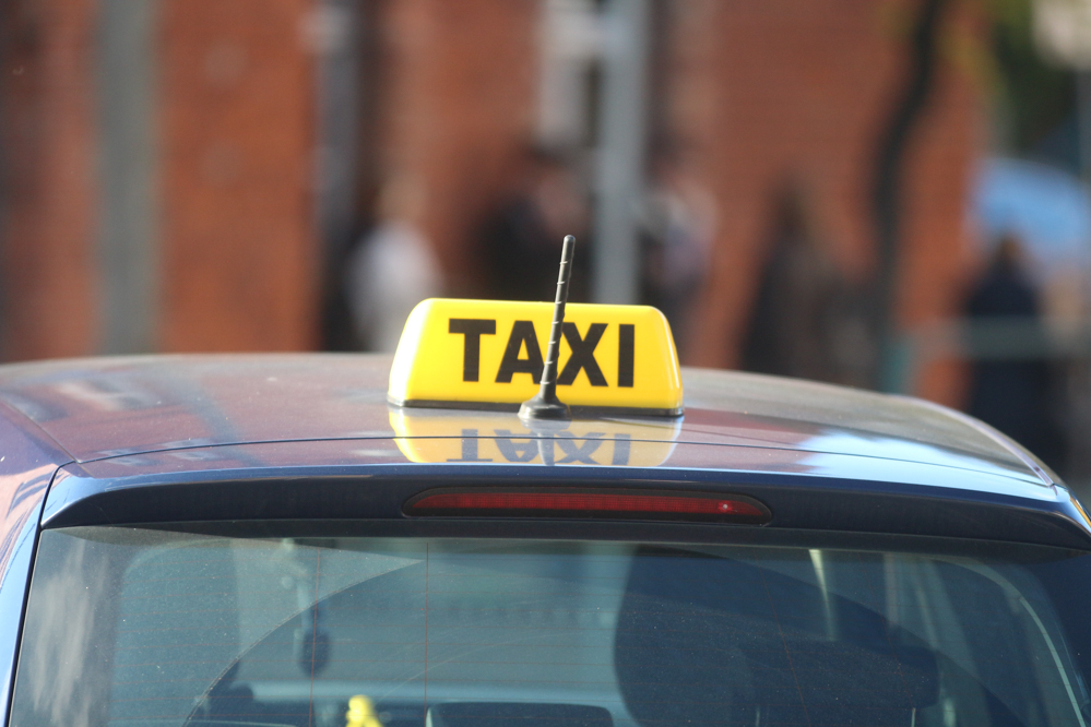 taxi uber bolt taksówka - Leon Bielewicz  - Radio Poznań