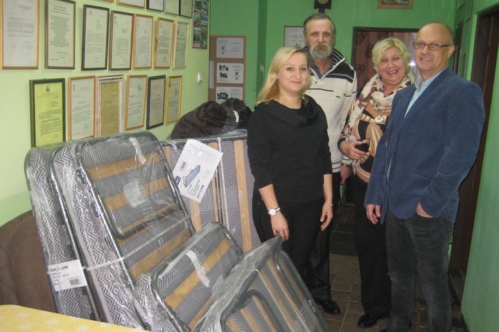 łóżka w darze dla ośrodka - Rafał Muniak