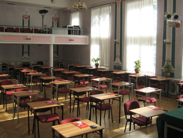 Matura - puste ławki - Archiwum Radia Merkury