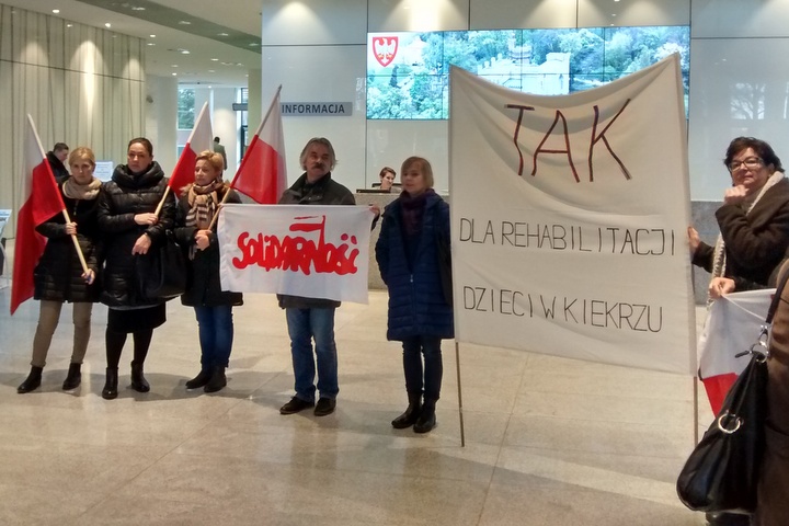 osrodek rehabilitacji w kiekrzu - protest - Wojciech Chmielewski