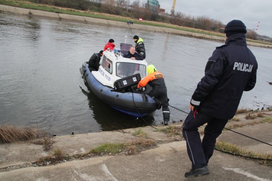 poszukiwania E Tylman - sonar na rzece (7) - Straż Pożarna Poznań