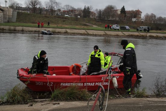 poszukiwania E Tylman - sonar na rzece (5) - Straż Pożarna Poznań