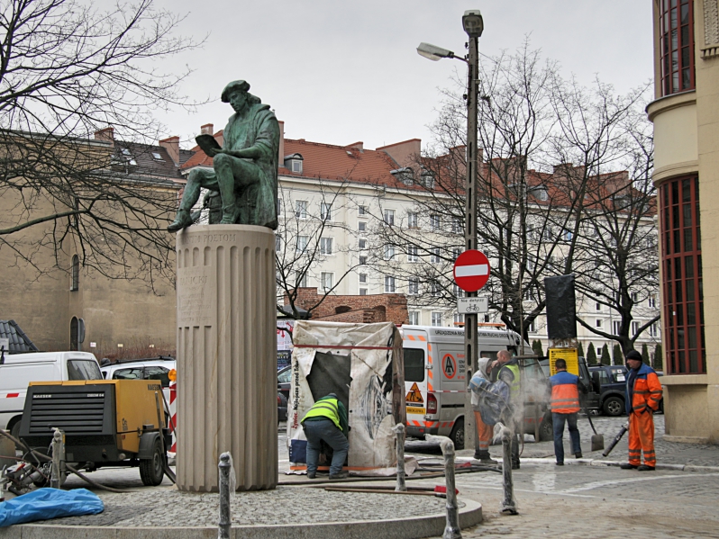 janicki klemens pomnik - Marcin Wesołowski