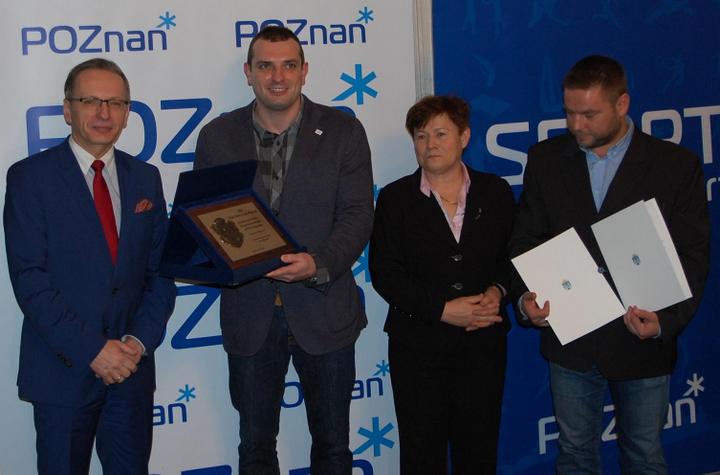 sportowcy dostali nagrody od UMP - UMP