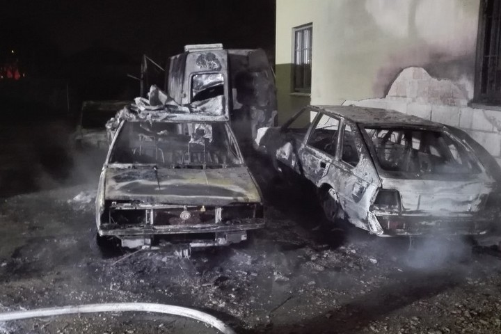 spalone samochody leszno (1) - straż pożarna Leszno