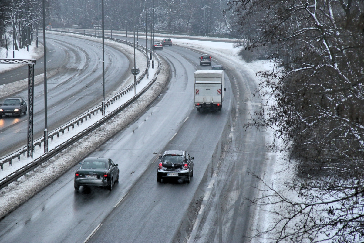 zima w mieście, odśnieżanie, pług, solarka - Radio Merkury