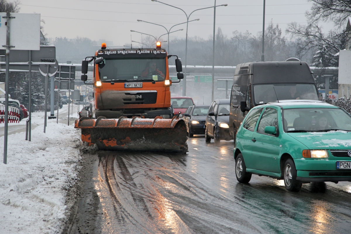 zima w mieście, odśnieżanie, pług, solarka - Radio Merkury