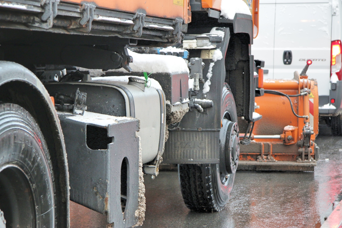 zima w mieście, odśnieżanie, pług, solarka - Radio Merkury