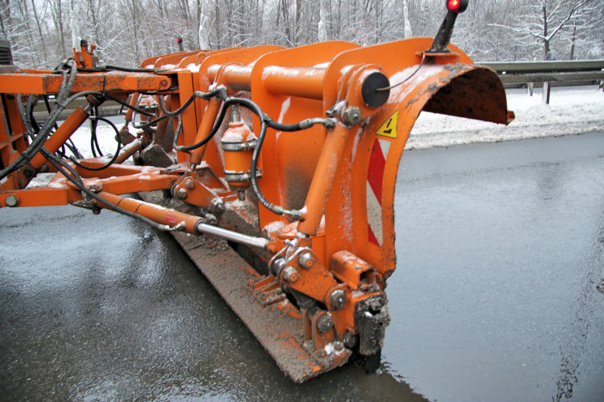 zima w mieście, odśnieżanie, pług, solarka - Radio Merkury