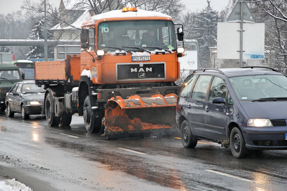 zima w mieście, odśnieżanie, pług, solarka - Radio Merkury