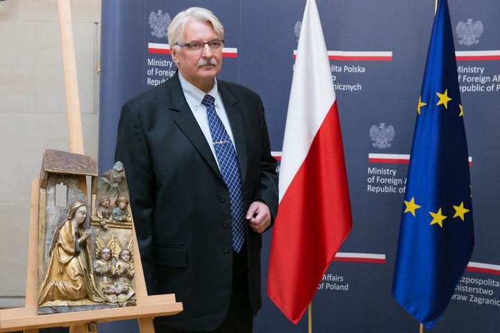 odzyskane płaskorzeżby z bralina - Ministerstwo Spraw Zagranicznych