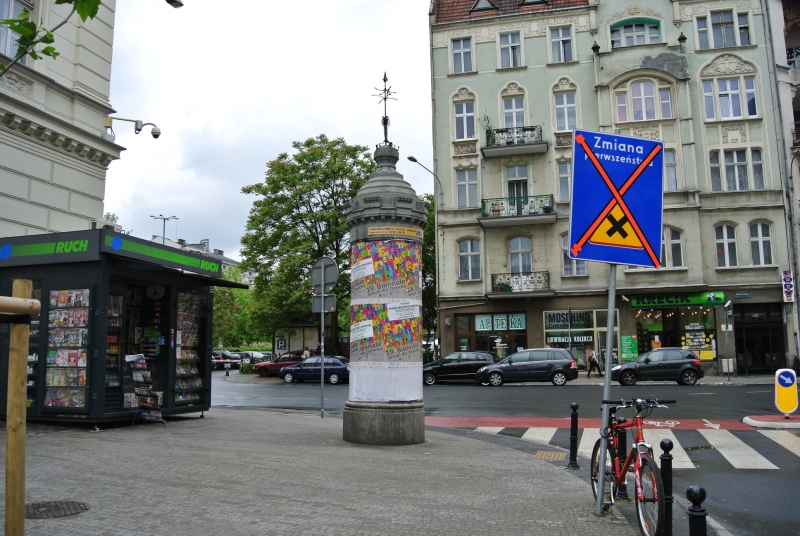 słup ogłoszeniowy 3 maja - Klub.Senior.Pl