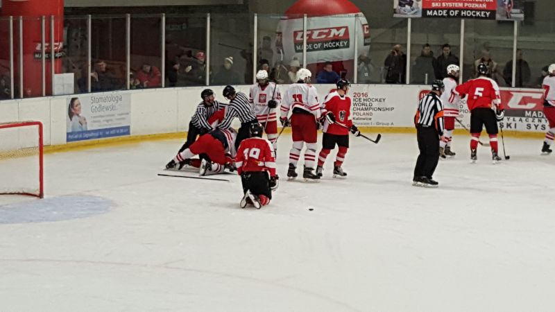 hokej bójka2 - Grzegorz Hałasik