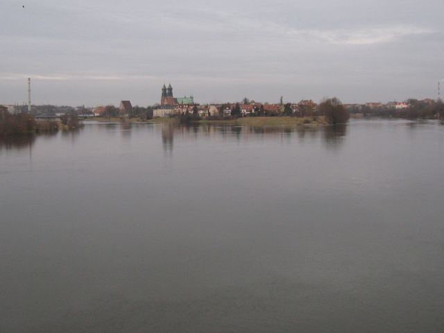 Rzeka Warta -powódź 22 stycznia 2011 - Radio Merkury