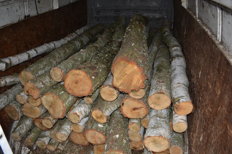 skradzione drewno w samochodzie - Policja Nowy Tomyśl