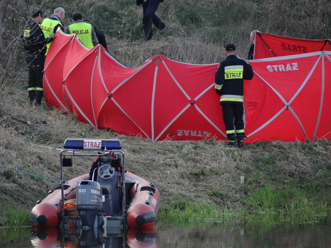 ciało wyłowione z warty - Łukasz Książek/Moje Wronki.pl