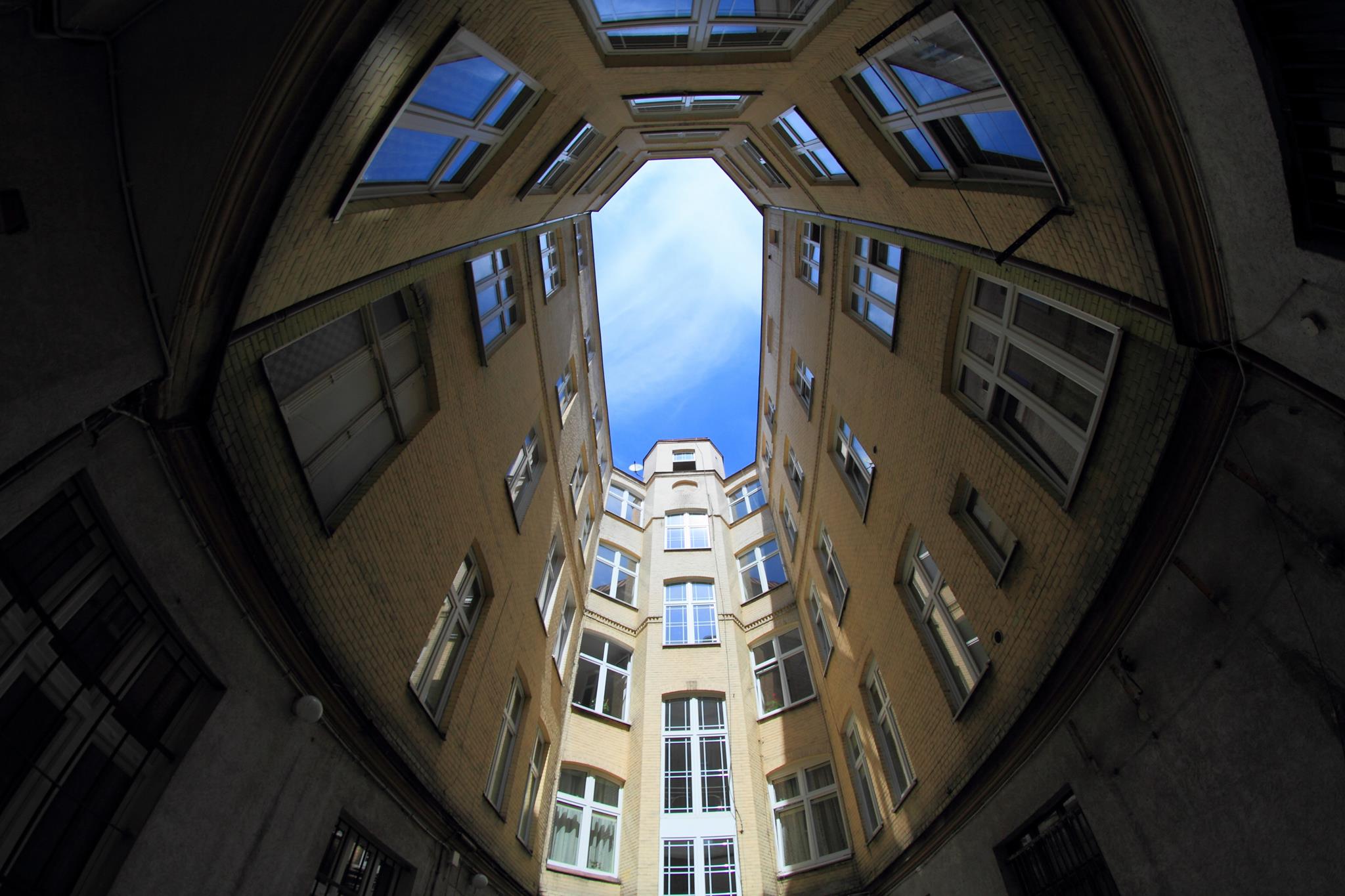 kamienica między fasadą a podwórzem - CK ZAMEK