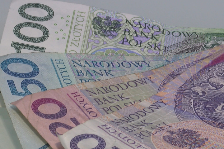 kieszonkowe pieniądze banknoty - Newsrm.tv