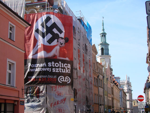 Swastyka na ul. Wronieckiej - Jakub Paluszkiewicz