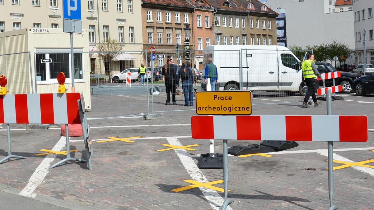 plac kolegiacki archeolodzy - www.poznan.pl