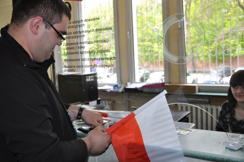 dzien flagi w starostwie - Starostwo Powiatowe w Ostrowie