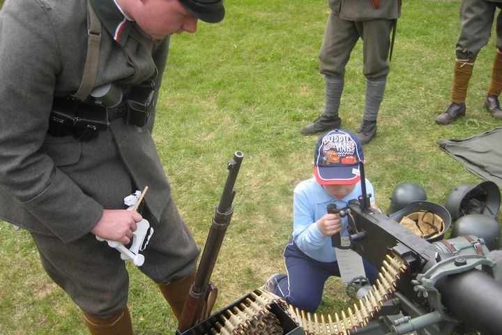 rekonstruktorzy w skansenie w Dziekanowicach (3) - Rafał Muniak