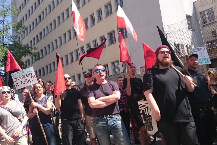 demonstracja pod aresztem - Wojciech Chmielewski