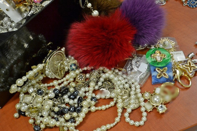 podrobiona biżuteria - Policja Poznań