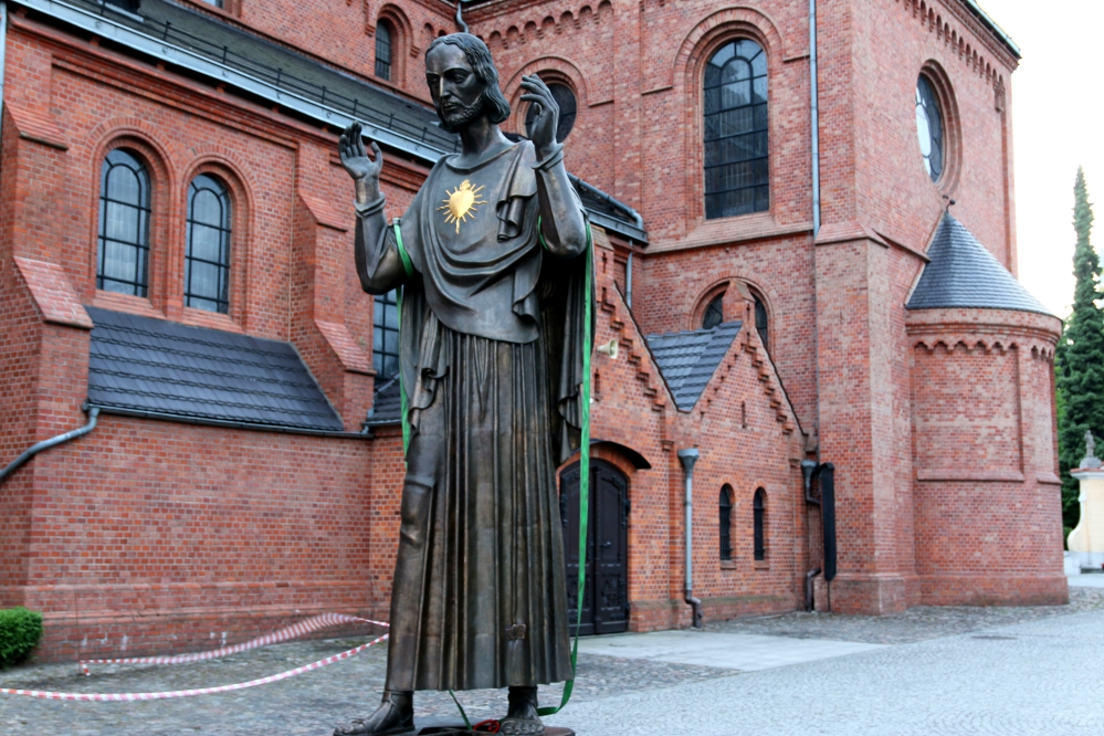 figura chrystusa pomnik wdzięczności kościelna - Anna Adamczyk