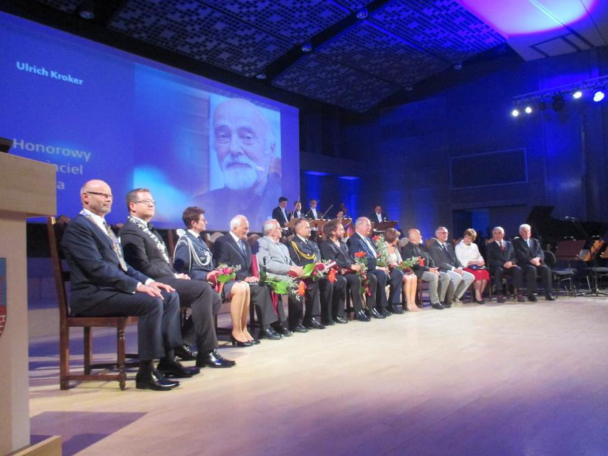 uroczysta sesja - Danuta Synkiewicz