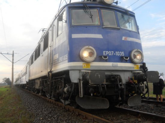 pociąg stoi na torach - Straż Pożarna Poznań