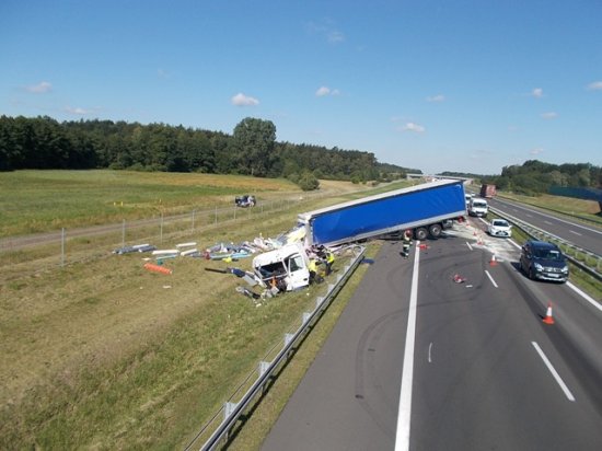 ciężarówka wypadek na autostradzie - Straż Pożarna Konin