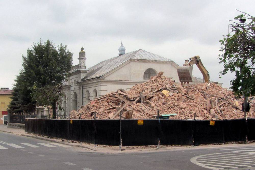 zburzona szkoła talmudyczna - Robert Olejnik/Akcja Konin