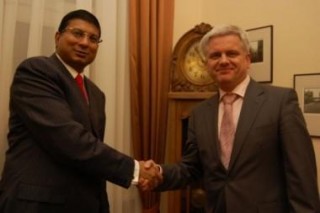 Uflex - umowa - Ambasada RP w New Delhi