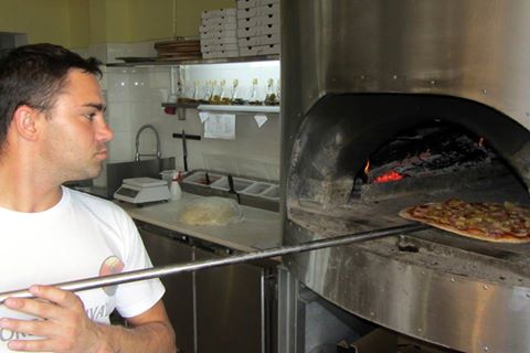 pizza wjeżdża do pieca kraśnica - Spółdzielnia Socjalna Kraśnica