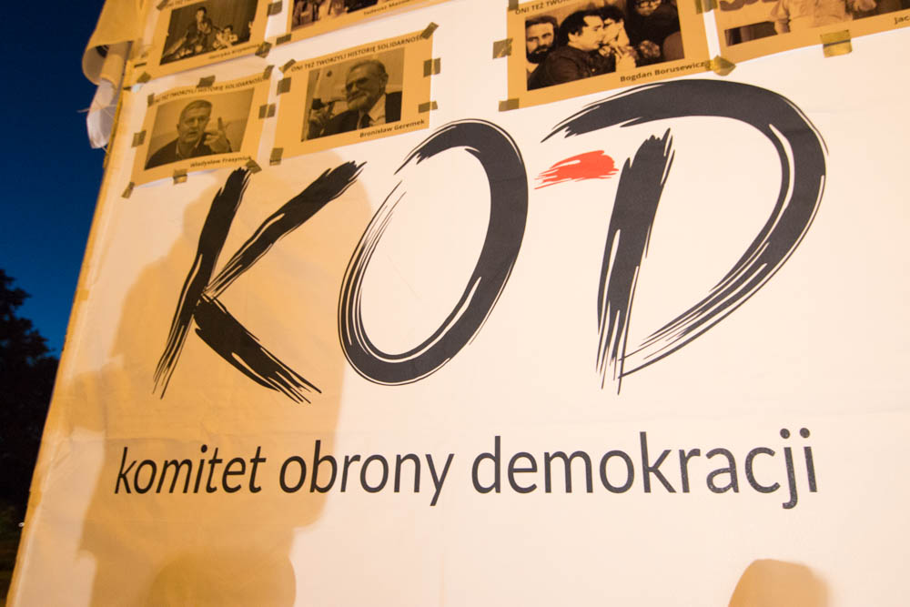 noc postulatów KOD (5) - Wojtek Wardejn