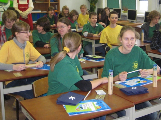 Uczniowie w klasie, ekologiczni - Anna Skoczek