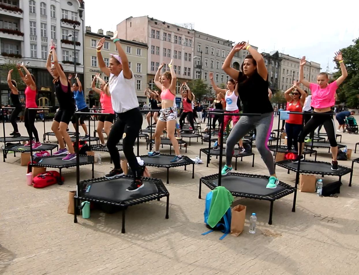 trampoliny - Wojtek Wardejn