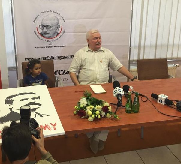 walesa lech poznań - www.facebook.com/lechwalesa