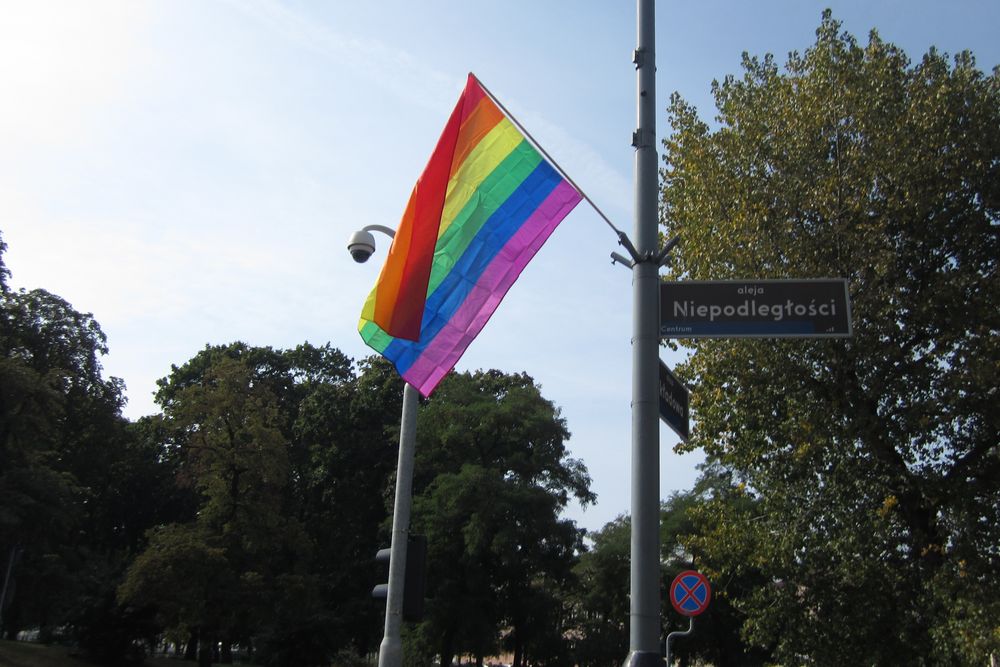 flagi tęczowe na ulicach - Jacek Butlewski