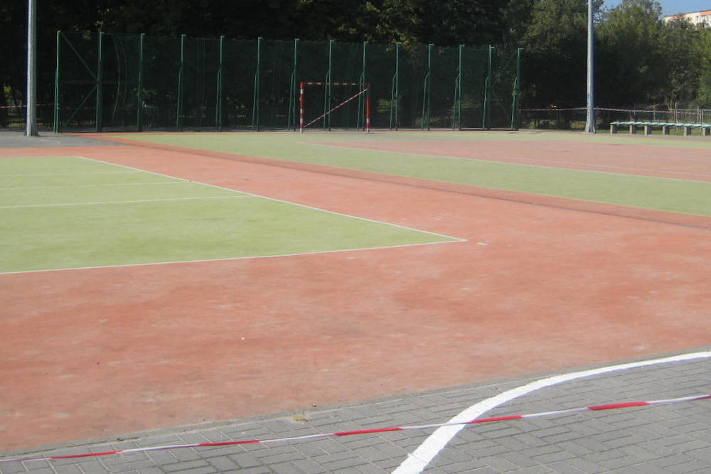 zniszczone boisko - Rafał Muniak