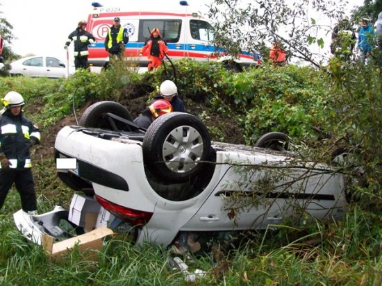 dachowanie samochodu - Policja Słupca