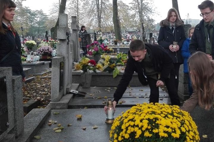 Grób zamordowanych harcerzy w Kościelcu