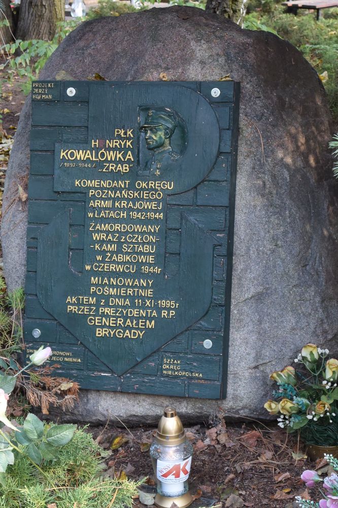 Tablica generała Henryka Kowalówki , zmordowanego w Żabikowie 